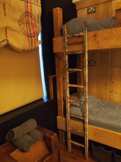 The Snug Apartment